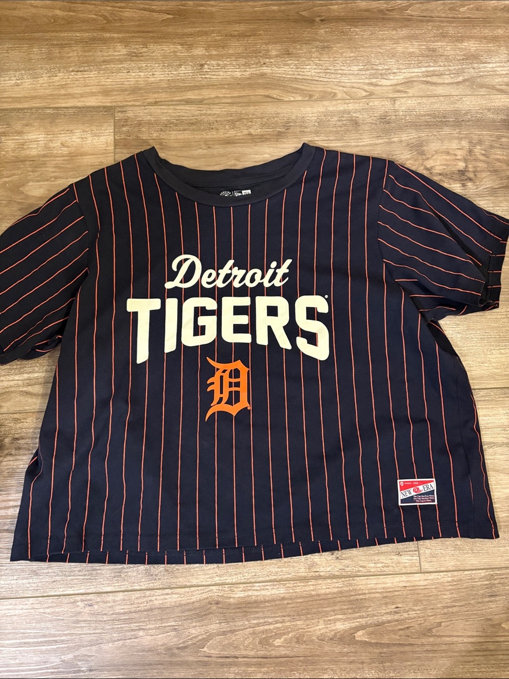 Detroit Tigers women Navy Blue & Orange Pinstripe Tee cropped
